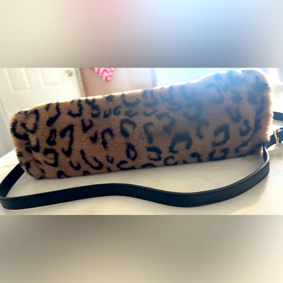 Urban Expressions Faux Fur Cheetah Print Crossbody and Top Handle Bag Tan Brown - Picture 3 of 12
